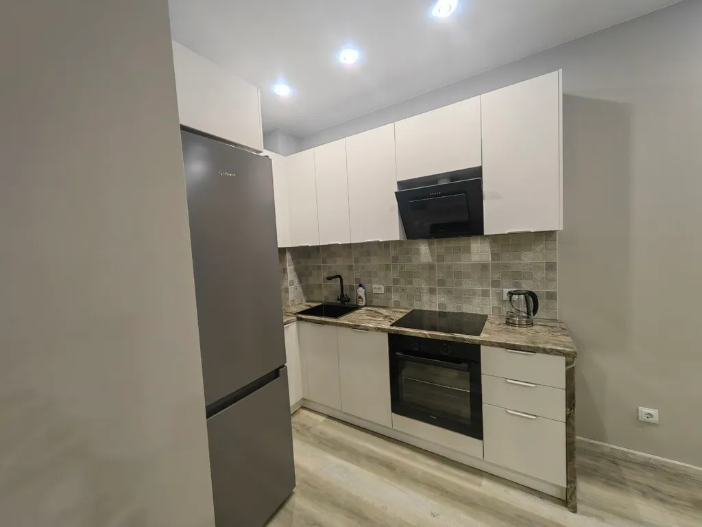 Квартира с новым ремонтом в закрытом ЖК Янтарь