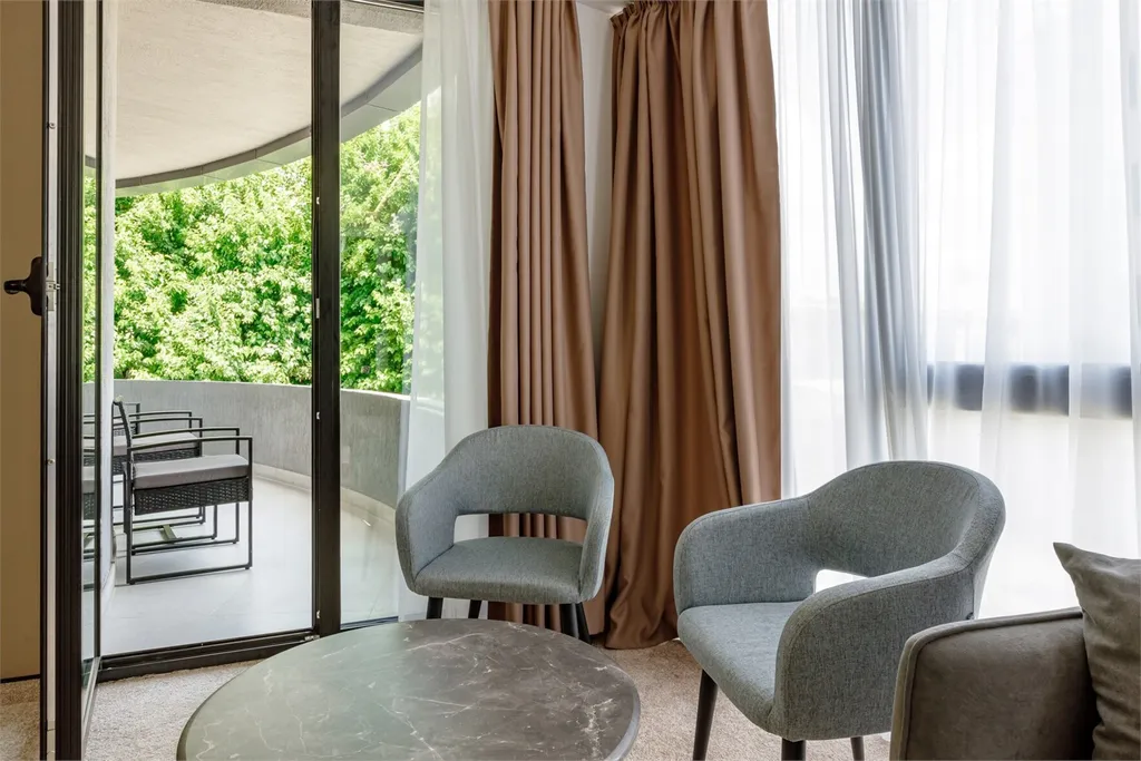 Джуниор Сюит