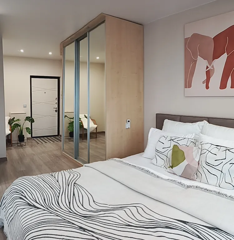 Светлая студия в центре