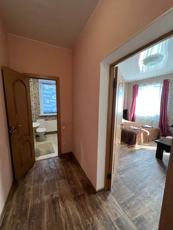 Большая студия с парковкой и местом для отдыха на территории