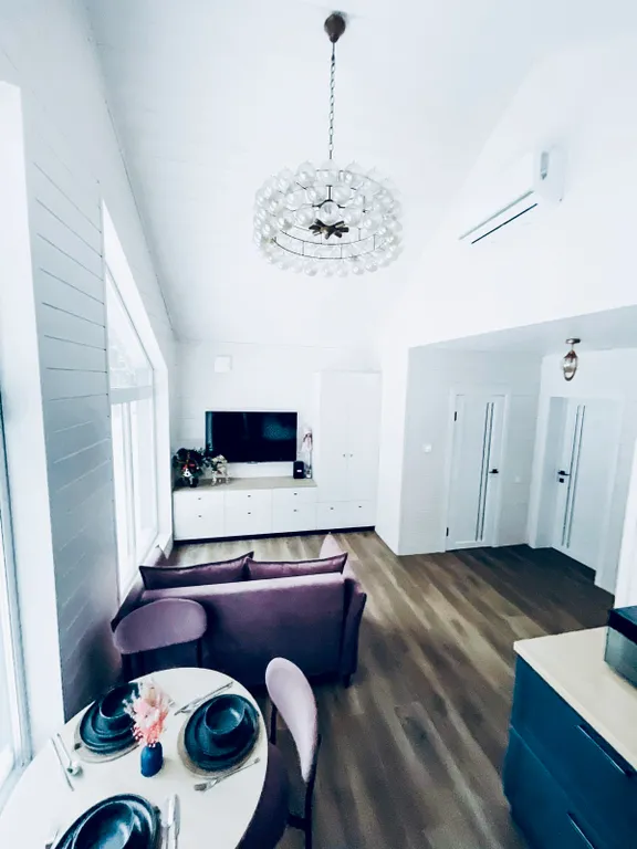 Дом в лесу у озера