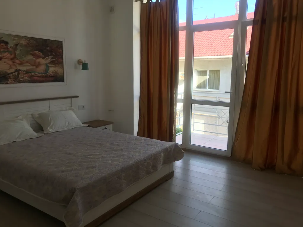 Новый дизайнерский европейский дом недалеко от моря, у Ялта интурист