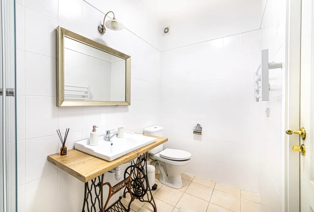 Стильная квартира с тремя спальнями и 2 санузлами у Спаса на Крови