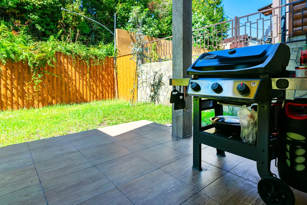 Коттедж Вилла с горячим бассейном для большой компании — Высокое