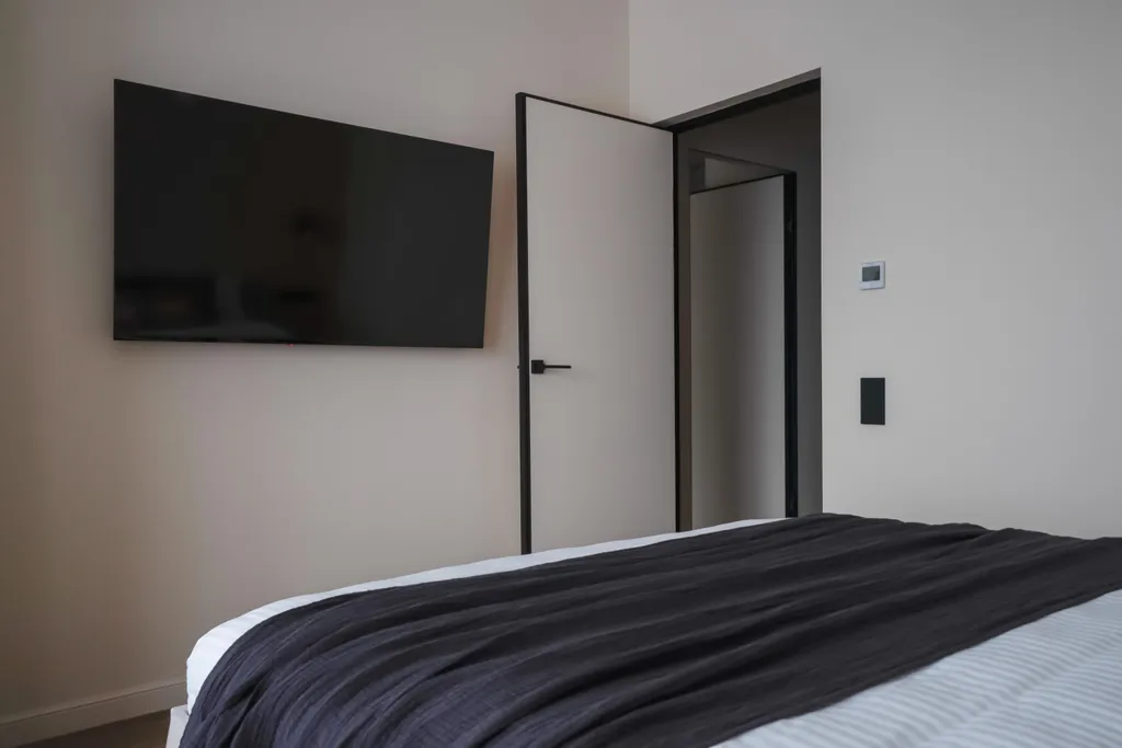 Комфортабельная евродвушка Меркурий с балконом у озера