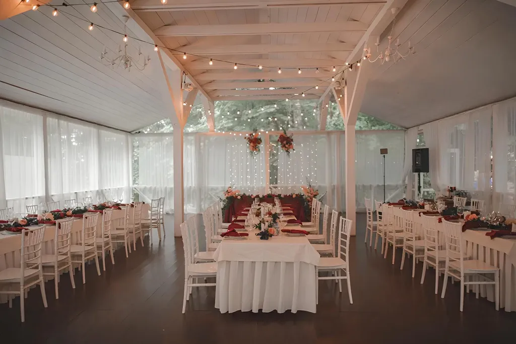 Белоснежная веранда и усадьба