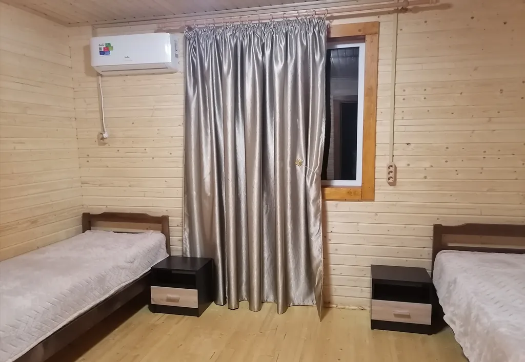 Домик в черешне с видом на город и море