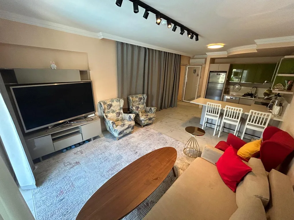 Около моря со своим пляжем