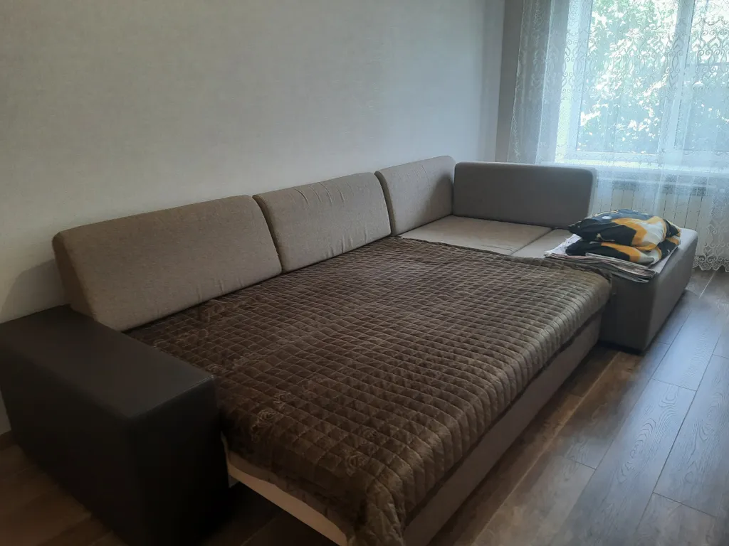 Квартира Большая и современная квартира с балконом — Цемдолина