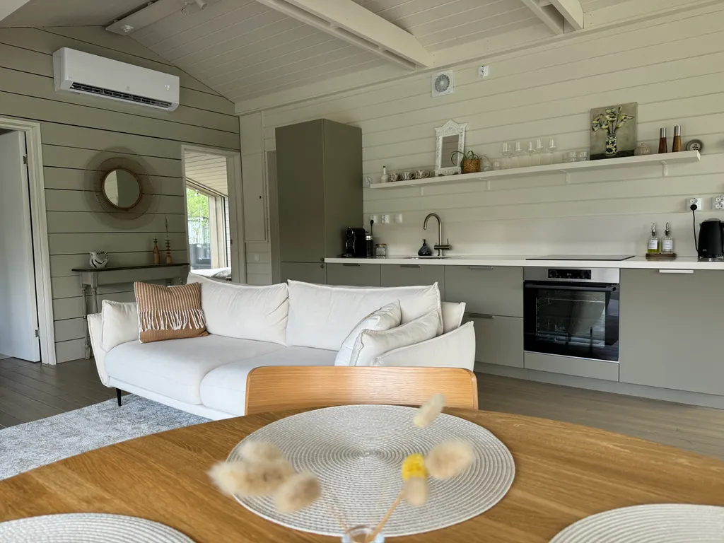 Уютный загородный дом в тишине