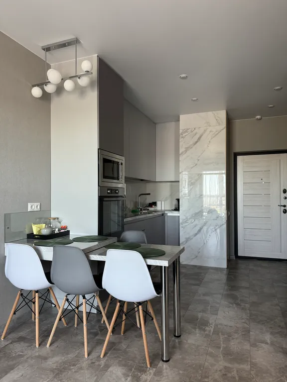 Уютная видовая современная квартира