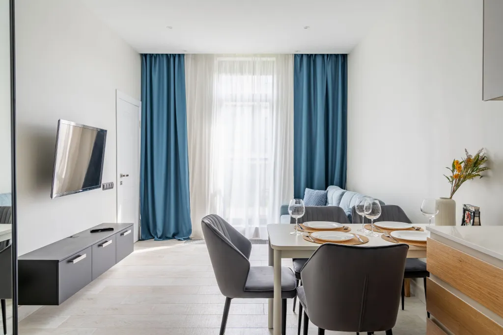 Охта Сьют 24