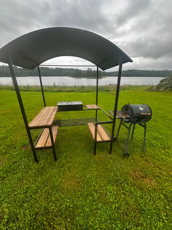 Уютный семейный дом на берегу озера