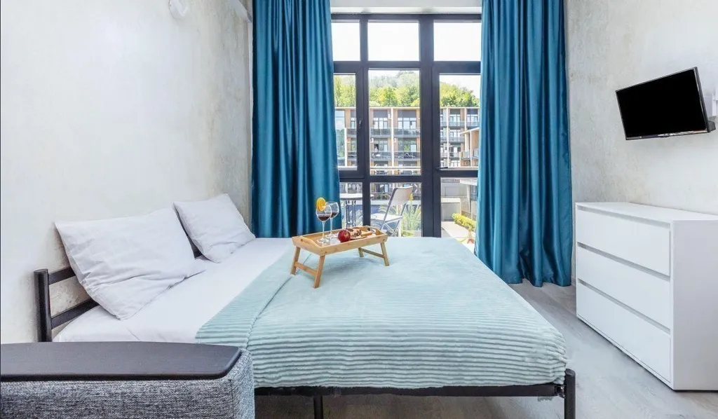 Студия с бассейном у моря