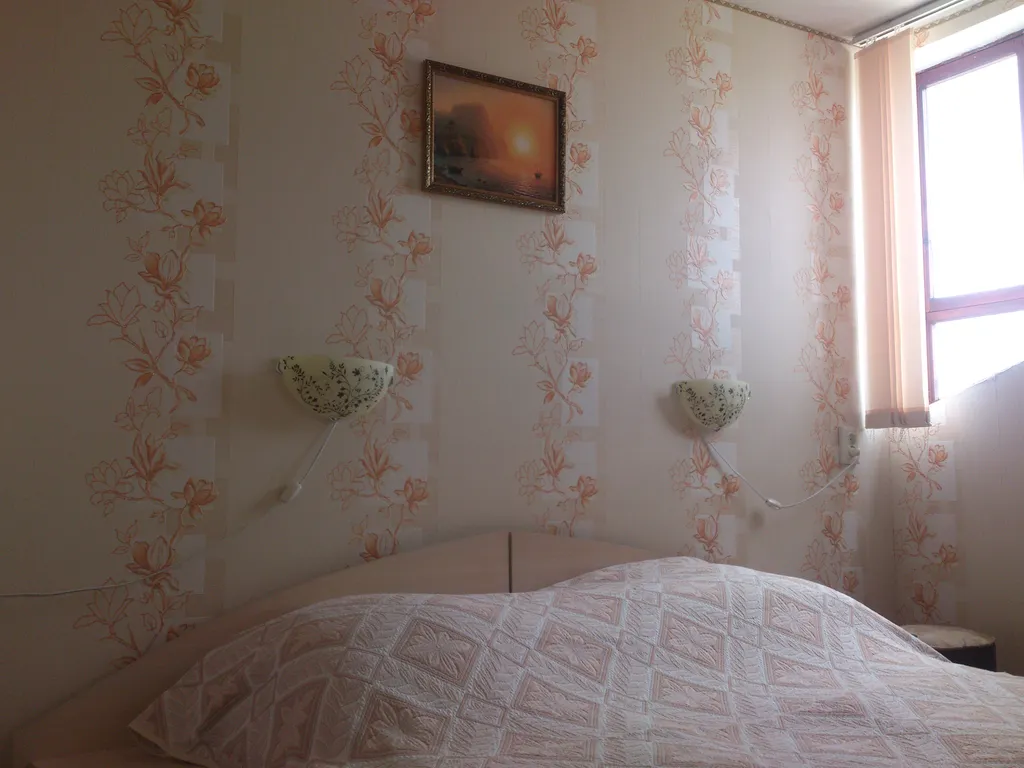 Просторная комната с кондиционером в частном доме