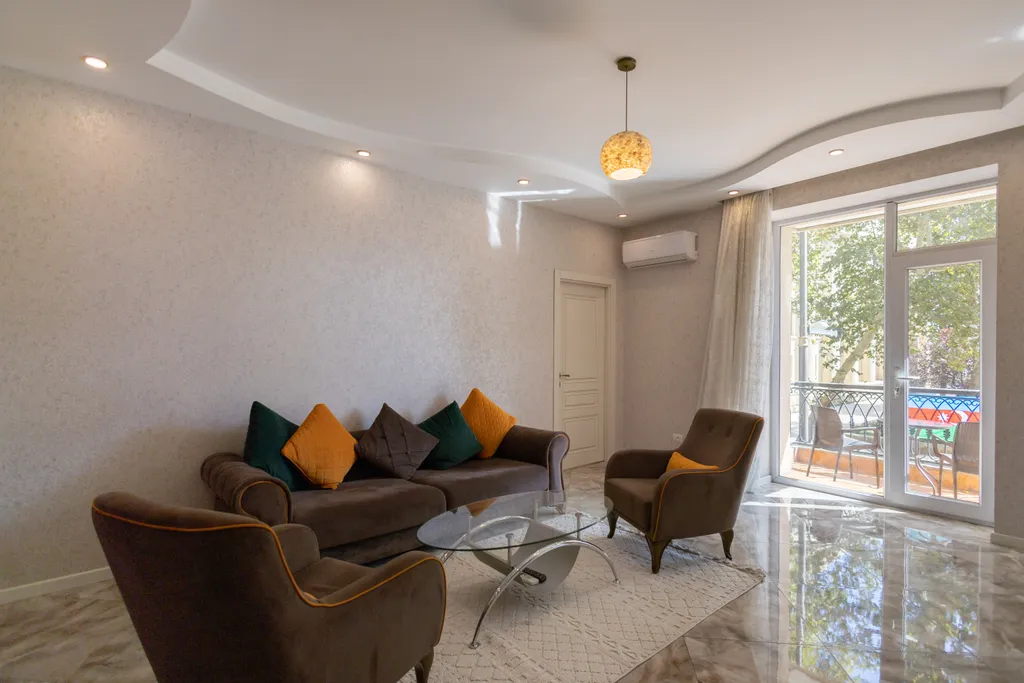 Квартира с видом на бульвар в центре города