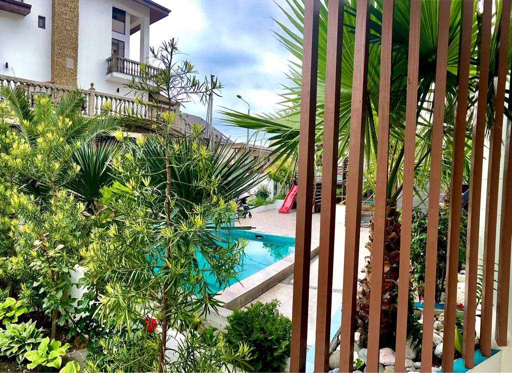 Коттедж Домик у бассейна — Сириус