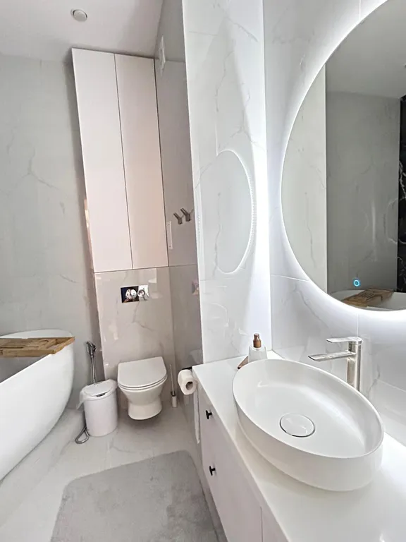 Евротрешка вблизи megasilkway и expo