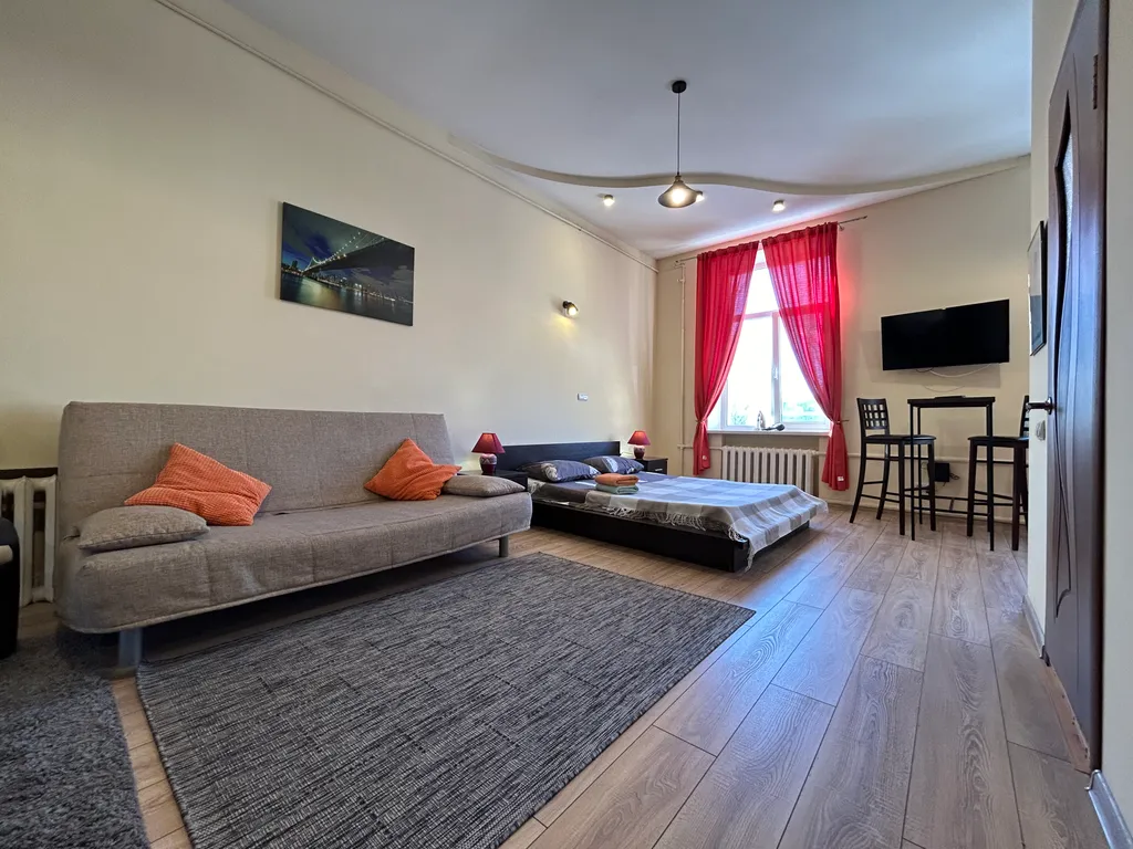 Студия возле кинотеатра Современник