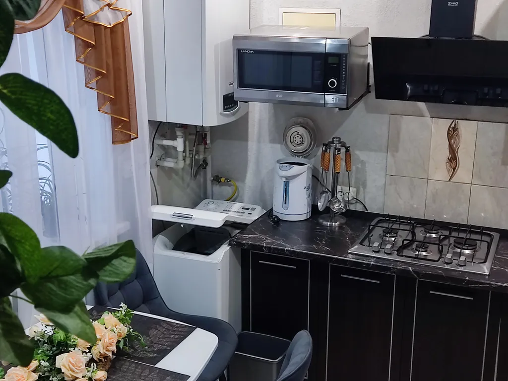 Коттедж с гаражом и двориком