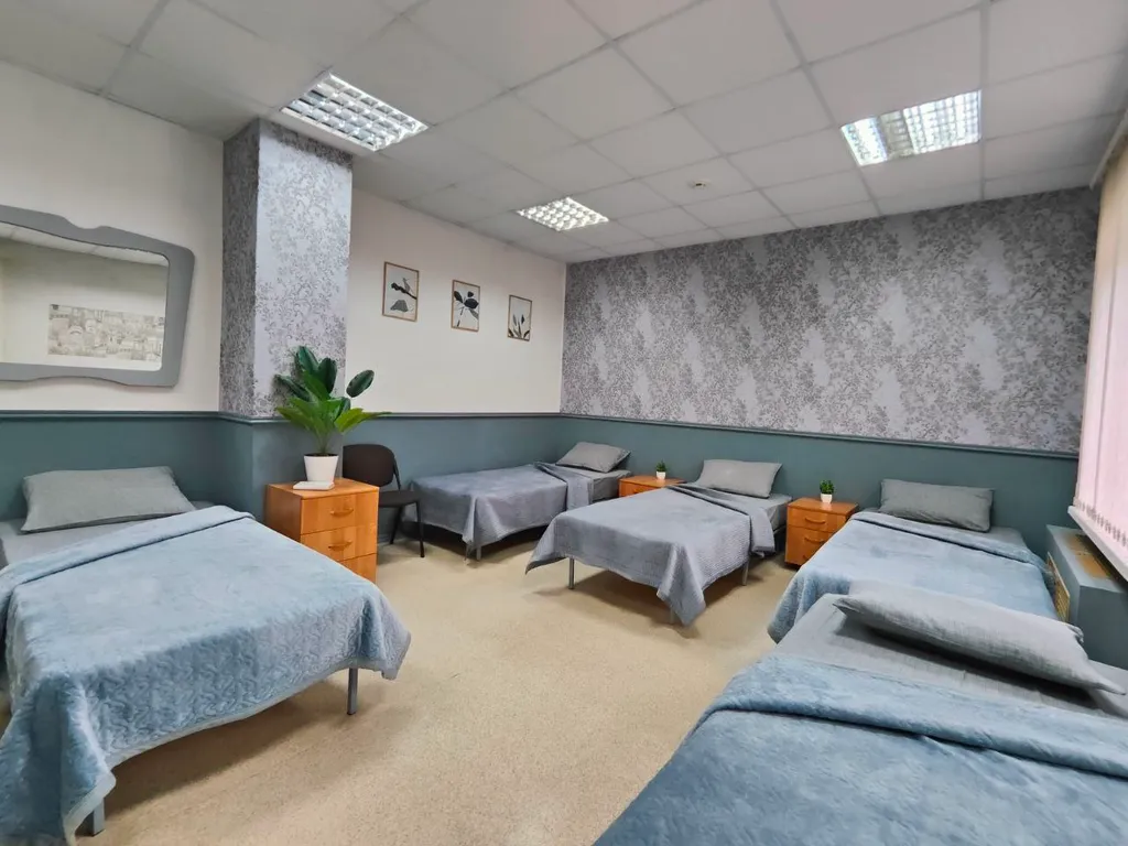 Просторная пятиместная комната