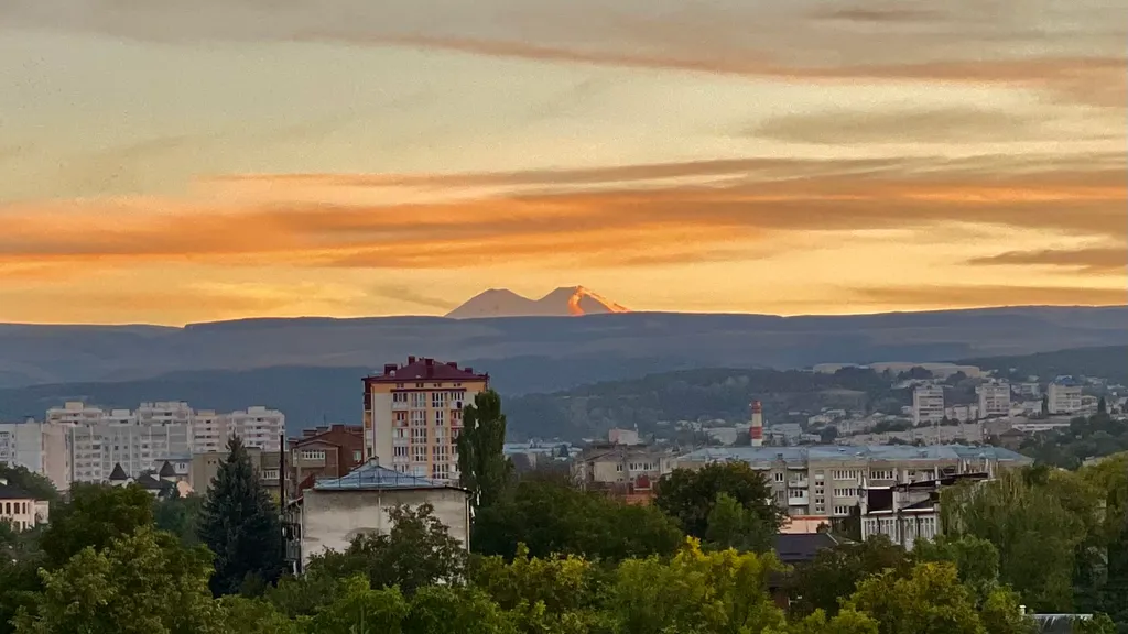 Светлая квартира с видом на Эльбрус