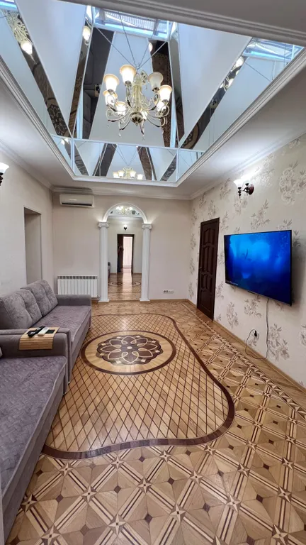 Шикарный дом в центре города с баней и бассейном