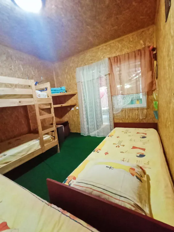 Домик на берегу реки