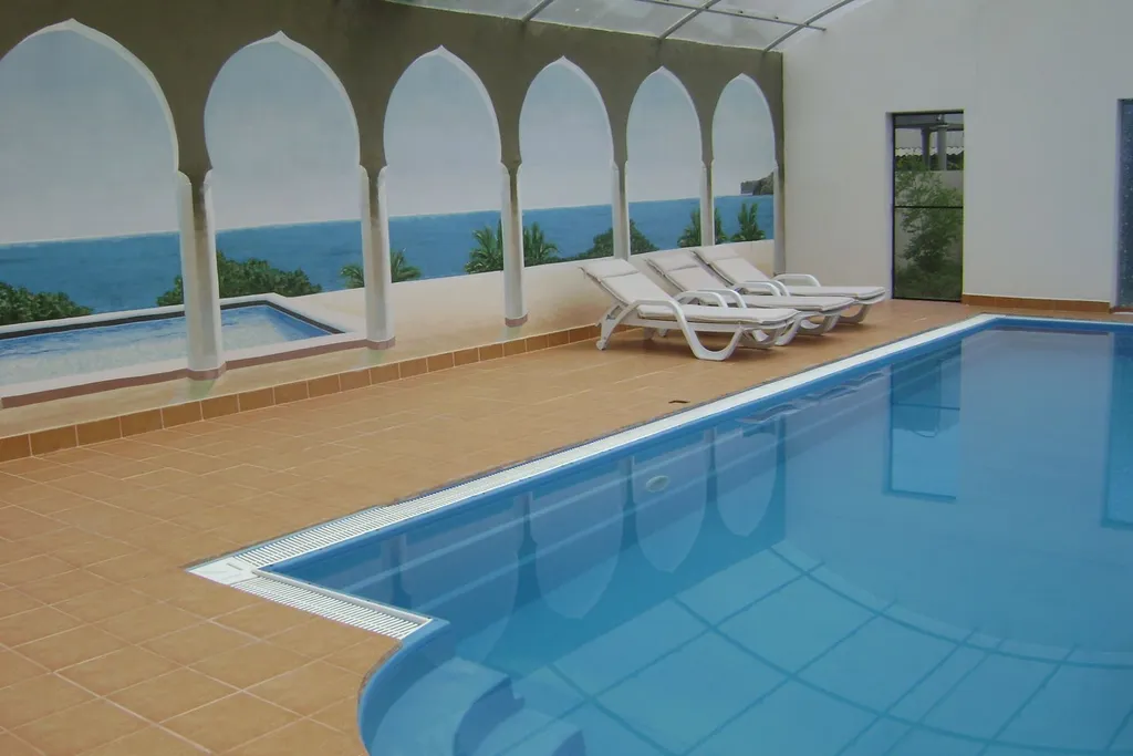 Уютный коттедж с бассейном с морской водой