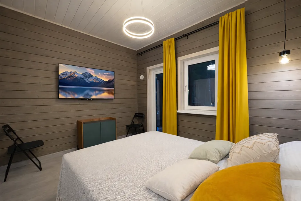 Новый дом в лесу с финской сауной рядом с озером