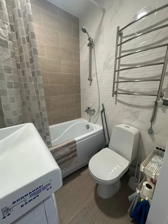 Уютная студия с видом на бассейны и горы