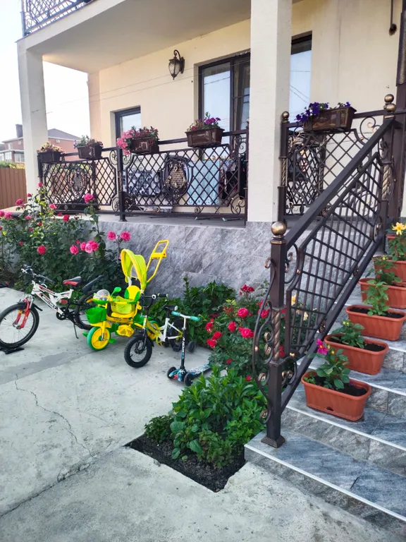 Квартира Большая и современная квартира с балконом — Цемдолина