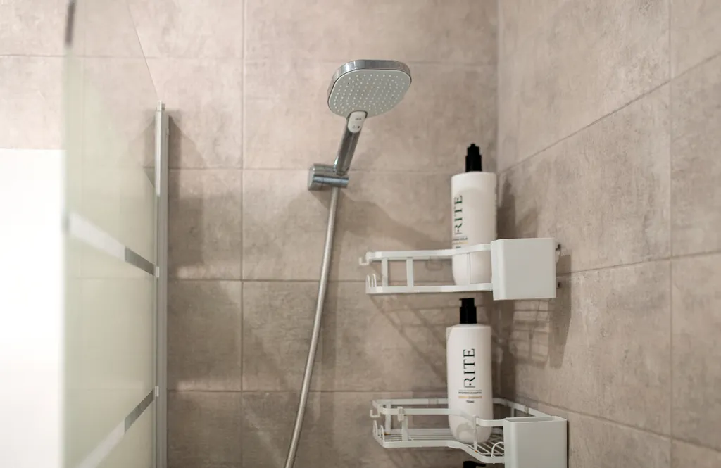 Дом Кантри со своим двором и парковкой