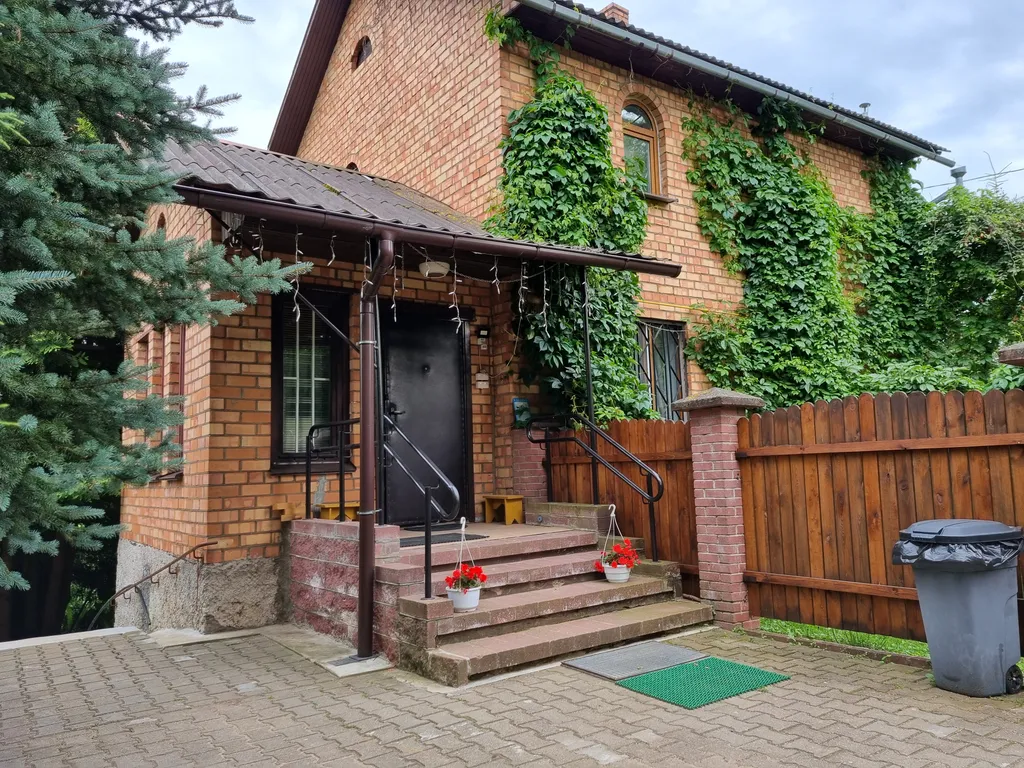 Коттедж на склоне возле Дубровского