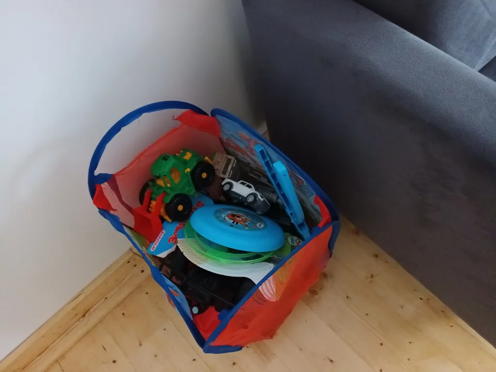 Зелёный дом на Набережной вблизи Кремля