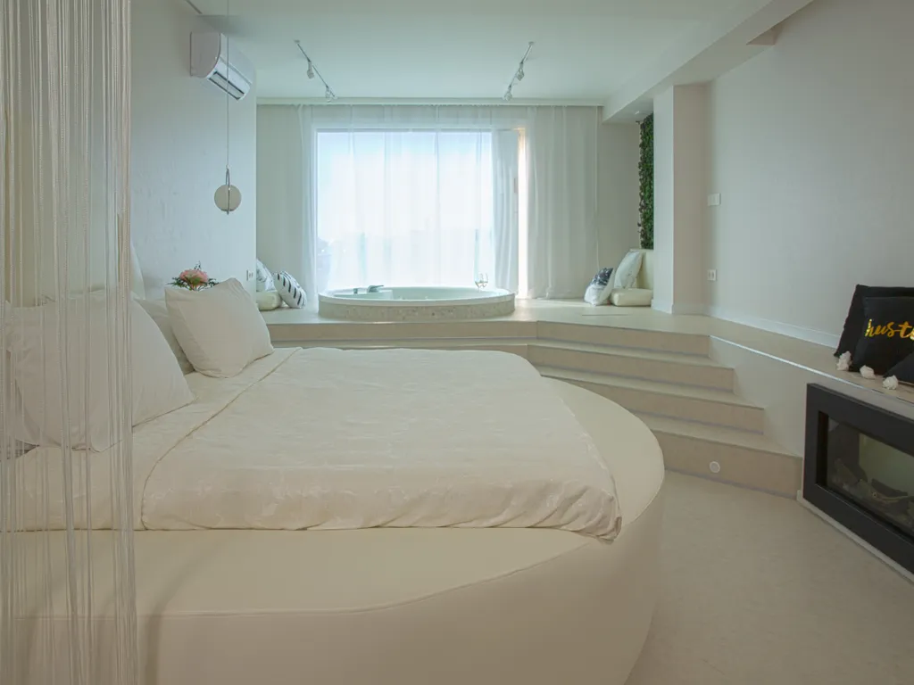 Белоснежный люкс с джакузи у Гринвича