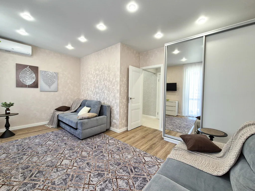 Потрясающая квартира с двумя балконами и видом на реку, лес и горы