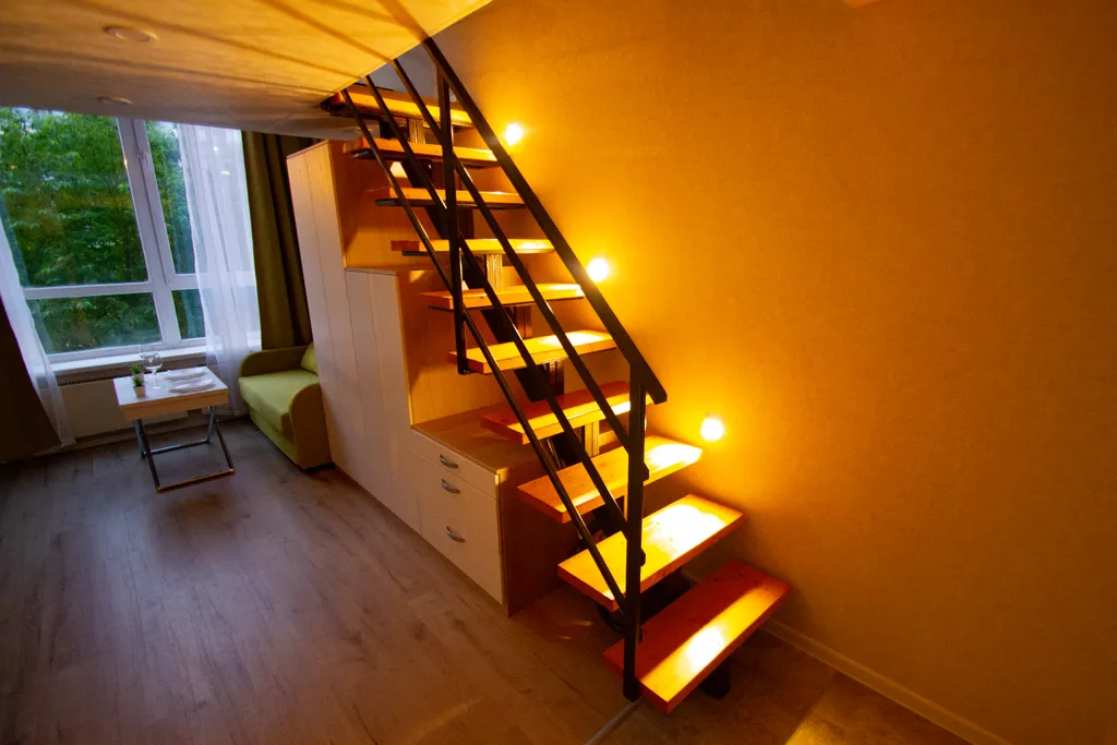 Двухъярусная студия с дизайнерским ремонтом