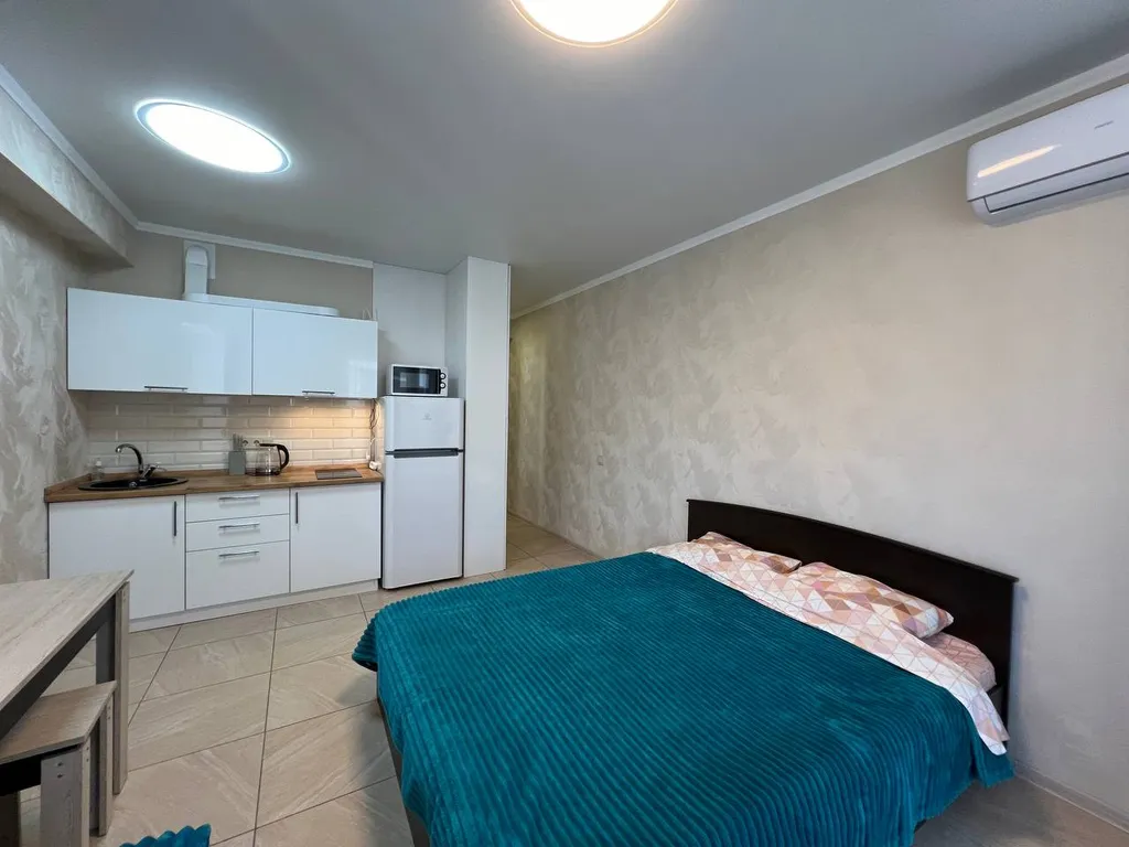 Студия с панорамными окнами и шикарным видом на море