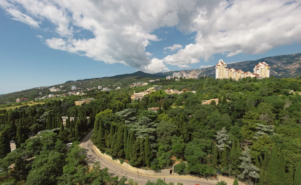 Эксклюзивная квартира с лучшим видом в приморском парке Ялты