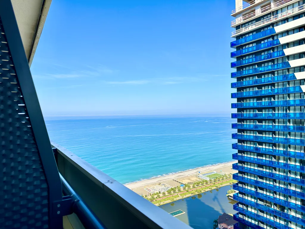 Романтичная и чистая студия с видом на море