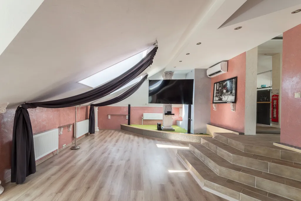 Мансардная квартира в центре города