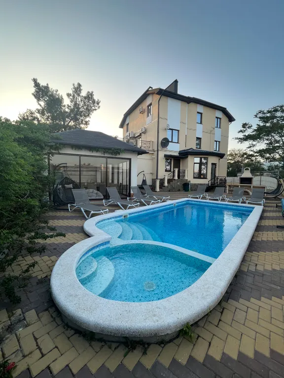 Коттедж на первой береговой линии — аренда посуточно в Геленджик