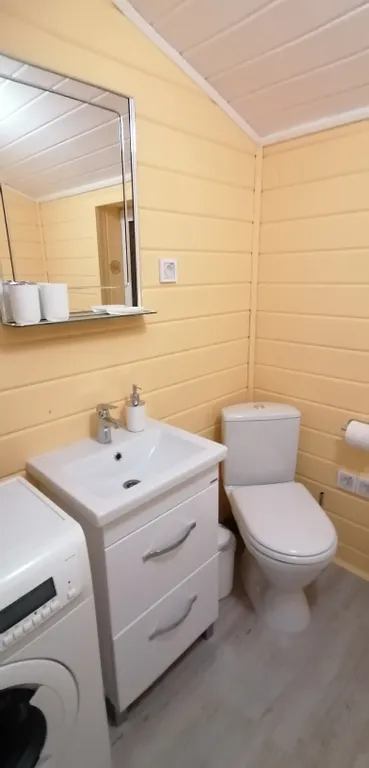 Дом с панорамными окнами на участке 10 соток