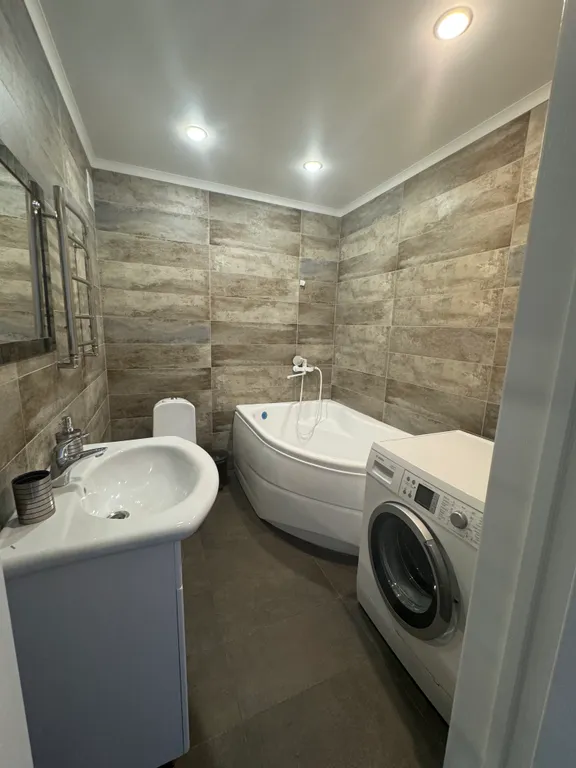 Уютное бунгало на зеленой поляне