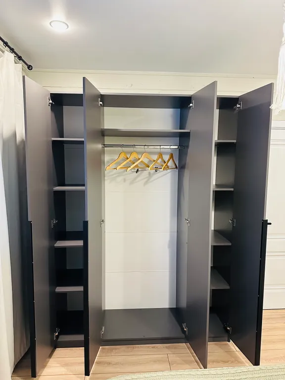 Загородный дом с видом на лес