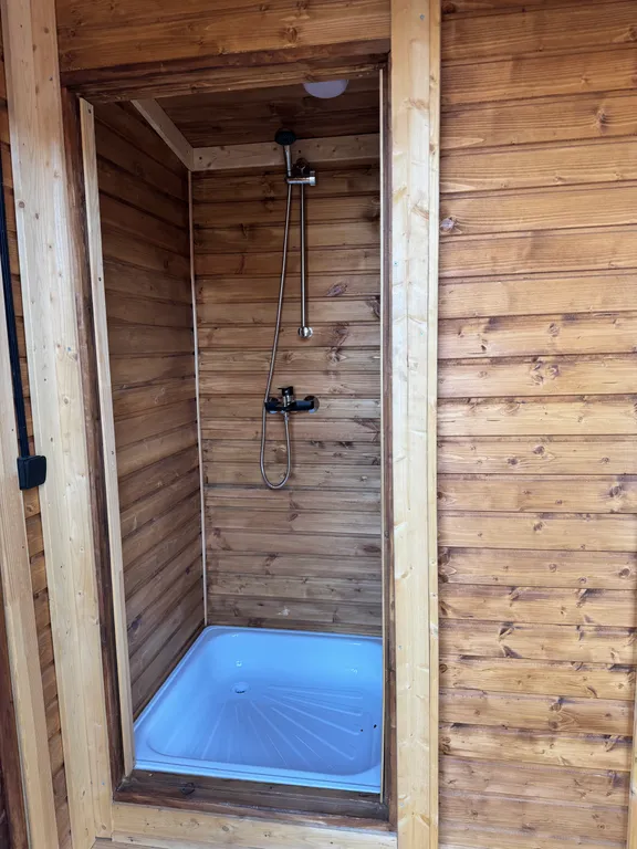 Уютная Хижина с теплым бассейном