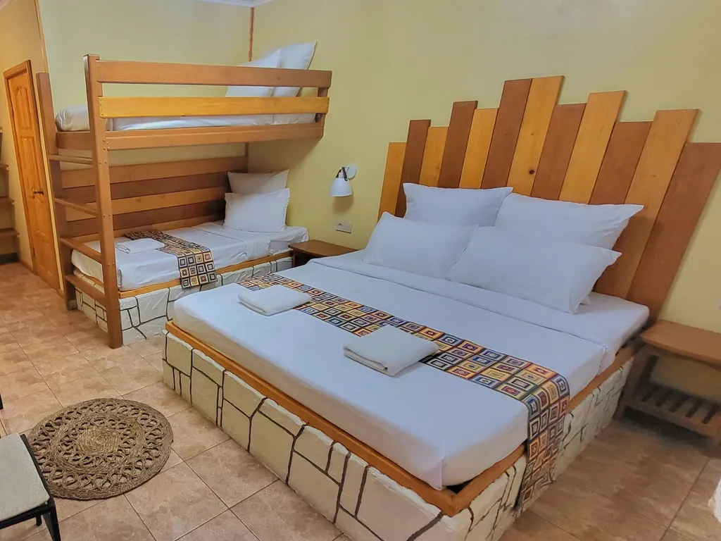 Квартира Четырехместный семейный номер — аренда посуточно в Новый Афон