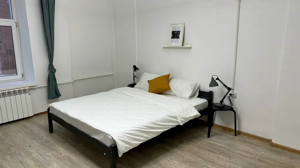 Большая и уютная комната у Московского Кремля