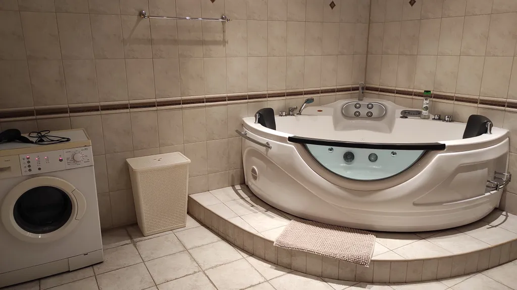 100-метровый люкс с 2-местной ванной-джакузи